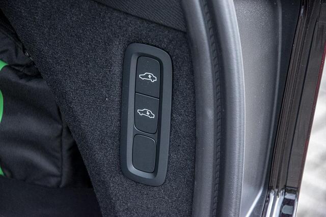Volvo XC90 2.0 T8 AWD RECHARGE ULTRA DARK DEMO