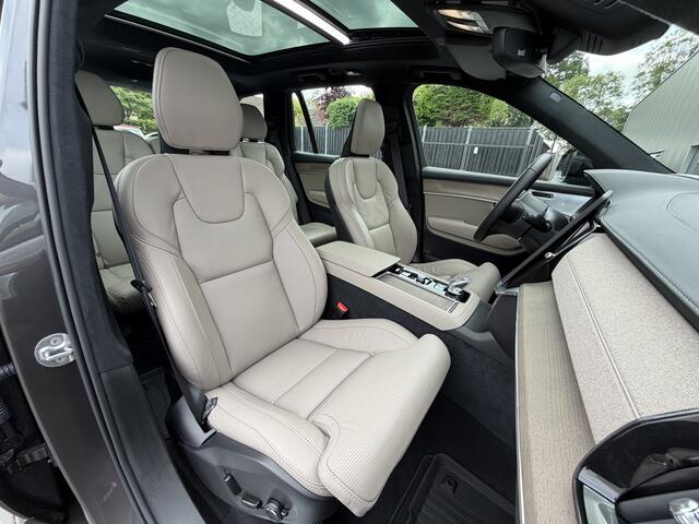 Volvo XC90 T8 Plug-in hybrid AWD Ultra Dark | Panorama | Luchtvering | B&W | Massage + Ventilatie | Alcantara hemel