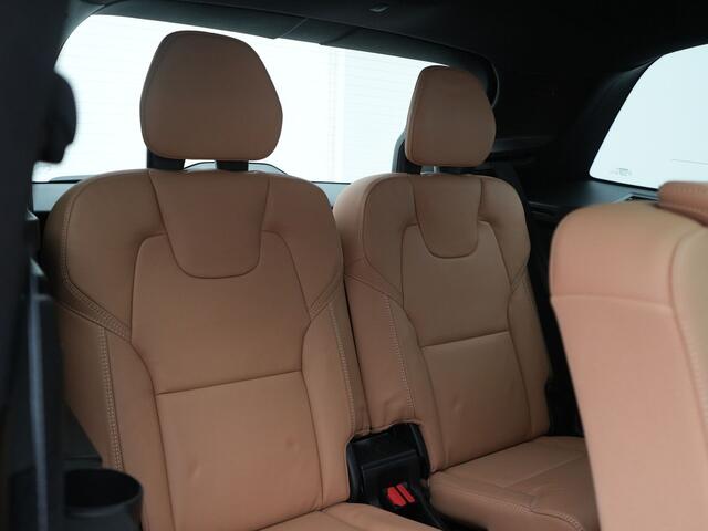 Volvo XC90 T8 Recharge AWD R-Design 7 Persoons LONG RANGE PHEV 455pk Dealer O.H. | Trekhaak Af Fabriek | Luchtvering | Panodak | Adaptive Cruise | 360 Camera | Harman / Kardon | Lederen Sportstoelen Memory & Ventilatie | Stuur Verwarmd | Keyless | Blis | 20"L.M | Pl