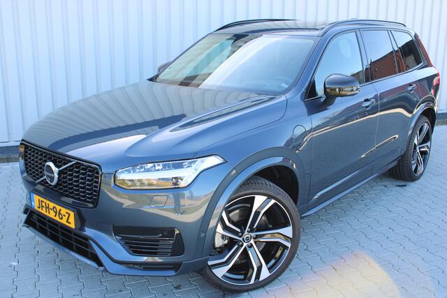 Volvo XC90 2.0 T8 Recharge AWD Ultra Dark | Incl. 12 maanden garantie | SOH 100% | 7 persoons | Panorama dak | Massage stoelen | Stoel & Stuur verwarming | Stoelventilatie | Memory seats | Stoelverwarming achter | 360° Camera | Elektrische kofferklep | Bower & Wilk