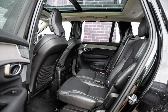 Volvo XC90 2.0 T8 Plug-in hybrid AWD Ultra Dark | SOH:100% | Adaptieve Cruise Control | Luchtvering | Trekhaak | Panoramadak | Bowers & Wilkins Audio | Nappa Lederen Bekleding | Stoel-/Stuurverwarming | 360 Parkeercamera | 21" Velgen | Stoelventilatie | Massagefunti