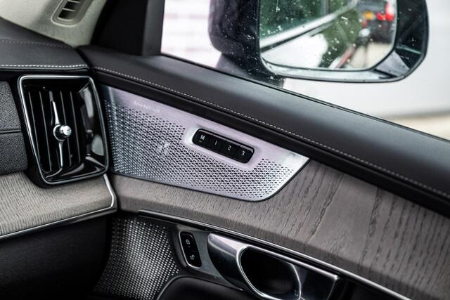 Volvo XC90 2.0 T8 Plug-in hybrid AWD Ultra Dark | SOH:100% | Adaptieve Cruise Control | Luchtvering | Trekhaak | Panoramadak | Bowers & Wilkins Audio | Nappa Lederen Bekleding | Stoel-/Stuurverwarming | 360 Parkeercamera | 21" Velgen | Stoelventilatie | Massagefunti