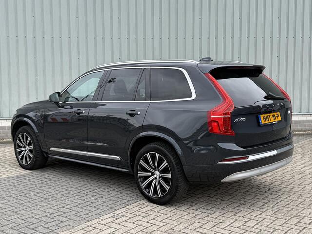 Volvo XC90 2.0 T8 Recharge AWD R-Design / SoH accupakket 97% / Dealer onderhouden / 7 Persoons / Panoramisch schuif/kantel dak / Geheugenfunctie voorstoelen / Elektrisch wegklapbare trekhaak 2350 kg trekgewicht / Harman Kardon Audio / All Season banden / Apple CarPl