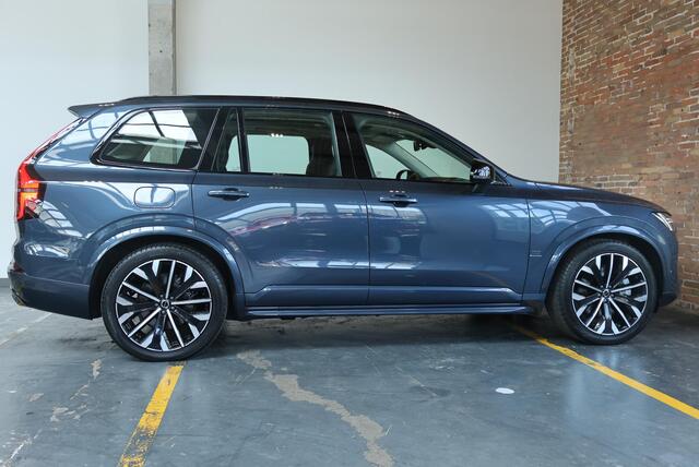 Volvo XC90 T8 Plug-in hybrid AWD Ultra Dark | Bowers & Wilkins Premium Audio | Luchtvering | Nappa Lederen bekleding met ventilatie | 360° Parkeercamera | Semi-Electrische Wegklapbare trekhaak | Panoramadak | Stoelverwarming | Parkeersensoren voor + achter