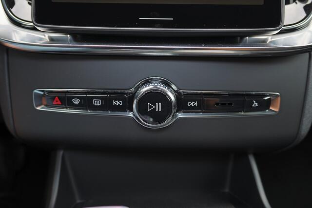 Volvo XC90 T8 Recharge AWD Ultra Black Ed. Exec. - Luchtvering - Panorama/schuifdak - IntelliSafe Assist & Surround - 360º Camera - Bowers & Wilkins audio - Verwarmde voorstoelen, stuur & achterbank - Parkeersensoren voor & achter - Elektr. bedienb. voorstoelen met 