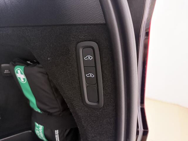 Volvo XC90 T8 455pk AWD Ultra Bright / Luchtvering / Massage / Bowers en Wilkins audio / Stoelventilatie /