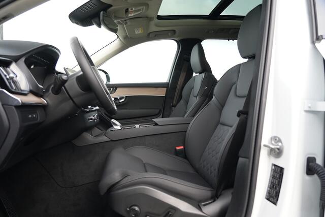 Volvo XC90 2.0 T8 Plug-in hybrid AWD Plus Dark 455pk Panoramadak/Luchtvering/Trekhaak