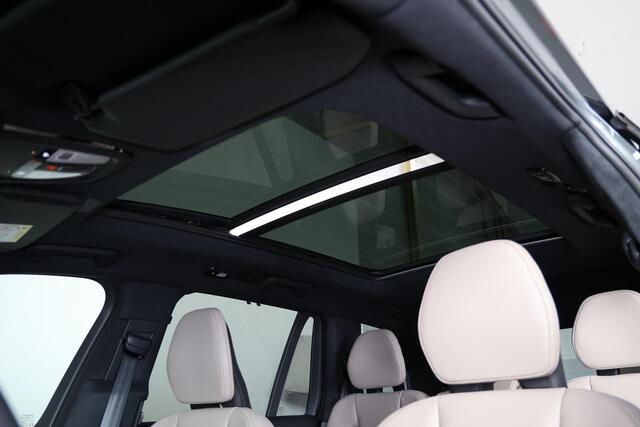 Volvo XC90 T8 Recharge AWD Ultra Dark Exec. Ed. - Luchtvering - Panorama/schuifdak - IntelliSafe Assist & Surround - 360º Camera - Bowers & Wilkins audio - Adaptieve LED koplampen - Verwarmde voorstoelen, stuur & achterbank - Parkeersensoren voor & achter - Elektr. 