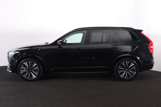 Volvo XC90 T8 Recharge AWD Ultimate Dark - Luchtvering - Panoramisch schuif-/kanteldak - Head up display - IntelliSafe Assist & Surround - Getint glas - verwarmbaar stuurwiel - 360º camera - Parkeersensoren voor & achter - Voorstoelen en buitenste zitplaatsen 2e zit