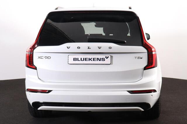 Volvo XC90 T8 Recharge AWD Plus Dark - Luchtvering - Panorama/schuifdak - IntelliSafe Assist & Surround - 360º Camera - Bowers & Wilkins audio - Adaptieve LED koplampen - Verwarmde voorstoelen, stuur & achterbank - Parkeersensoren voor & achter - Elektr. bedienb. vo