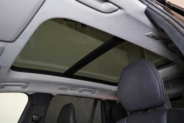 Volvo XC90 T8 Recharge AWD Ultra Dark - Luchtvering - Panorama/schuifdak - IntelliSafe Assist & Surround - 360º Camera - Bowers & Wilkins audio - Adaptieve LED koplampen - Verwarmde voorstoelen, stuur & achterbank - Parkeersensoren voor & achter - Elektr. bedienb. v