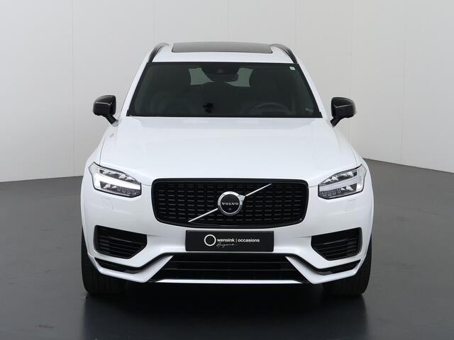 Volvo XC90 T8 Geartronic Recharge R-Design Edition | SOH 98,7% | Navigatie | Panoramadak | Luchtvering | 360° Camera | HUD | 22" Lichtmetalen Velgen | Cruise Control Adaptief | Elek. Stoelen met Geheugen | Harman/Kardon |