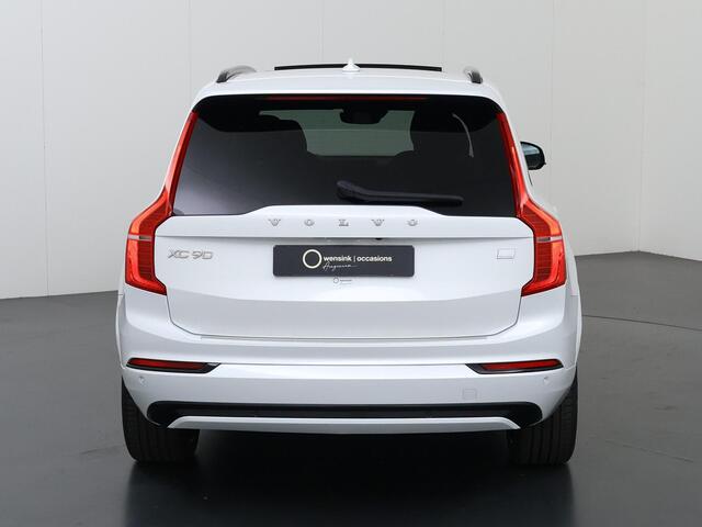 Volvo XC90 T8 Geartronic Recharge R-Design Edition | SOH 98,7% | Navigatie | Panoramadak | Luchtvering | 360° Camera | HUD | 22" Lichtmetalen Velgen | Cruise Control Adaptief | Elek. Stoelen met Geheugen | Harman/Kardon |