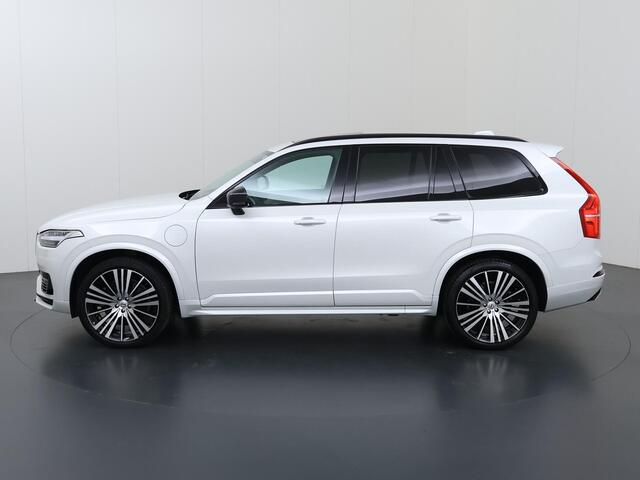 Volvo XC90 T8 Geartronic Recharge R-Design Edition | SOH 98,7% | Navigatie | Panoramadak | Luchtvering | 360° Camera | HUD | 22" Lichtmetalen Velgen | Cruise Control Adaptief | Elek. Stoelen met Geheugen | Harman/Kardon |