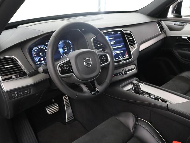 Volvo XC90 T8 Geartronic Recharge R-Design Edition | SOH 98,7% | Navigatie | Panoramadak | Luchtvering | 360° Camera | HUD | 22" Lichtmetalen Velgen | Cruise Control Adaptief | Elek. Stoelen met Geheugen | Harman/Kardon |