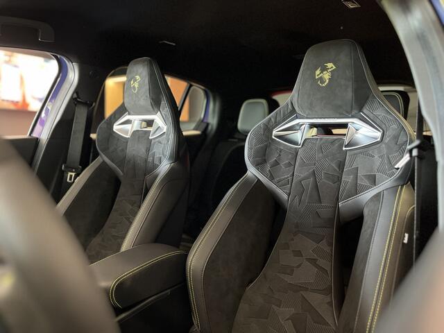 Abarth 600e Abarth Scorpionissima 54 kWh NU IN DE SHOWROOM - DIRECT RIJDEN - 8 JAAR GARANTIE