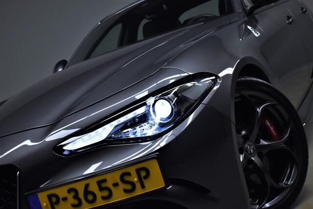 Alfa Romeo GIULIA 2.9 V6 510pk Automaat Quadrifoglio Keramisch/Carbon/Camera/Navi/Led/Leer/Alcantara/Adap.Cruise/Lmv19"
