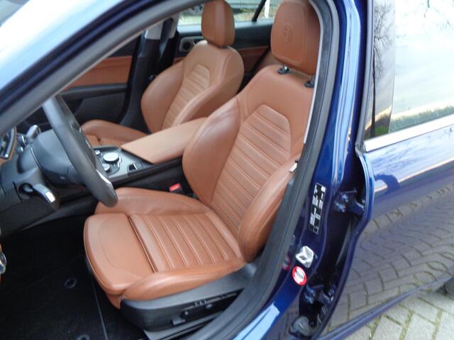 Alfa Romeo GIULIA 2.0T Super Panorama dak Sportstoelen Beige Leer