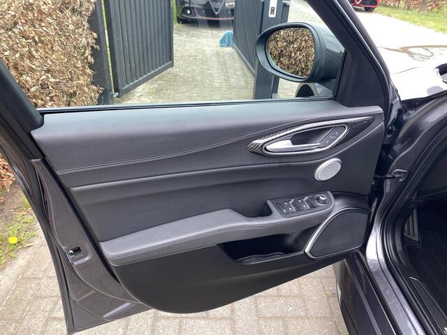 Alfa Romeo GIULIA 2.0 T Veloce Ti AWD Coming soon!