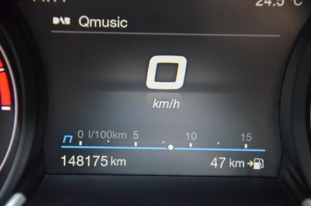 Alfa Romeo GIULIA 2.0 T Veloce Automaat Navi/Pdc/Ecc/Panoramadak/Stoelverwarming/Leer/Harman Kardon/Achteruitrijcamera/Xenon/ 280 PK