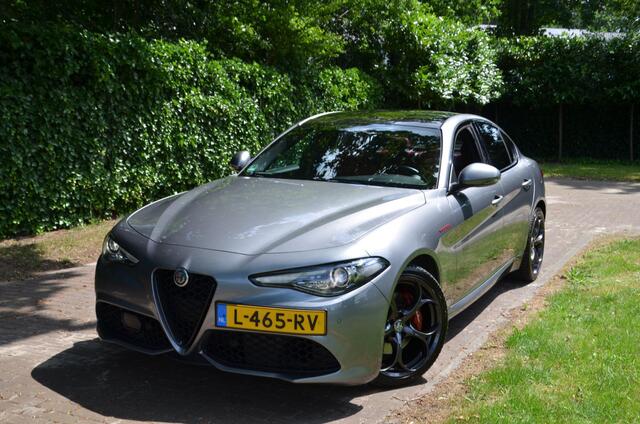 Alfa Romeo GIULIA 2.0 T Veloce Automaat Navi/Pdc/Ecc/Panoramadak/Stoelverwarming/Leer/Harman Kardon/Achteruitrijcamera/Xenon/ 280 PK