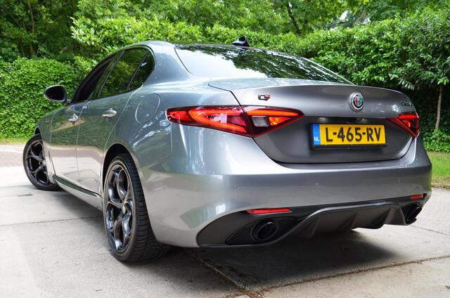 Alfa Romeo GIULIA 2.0 T Veloce Automaat Navi/Pdc/Ecc/Panoramadak/Stoelverwarming/Leer/Harman Kardon/Achteruitrijcamera/Xenon/ 280 PK