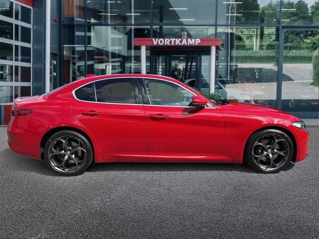 Alfa Romeo GIULIA 2.0T B-TECH LEDER/MEMORY/TREKHAAK/CAMERA/NAVI/ACC/STOEL-STUURVERW