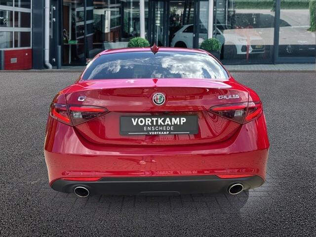 Alfa Romeo GIULIA 2.0T B-TECH LEDER/MEMORY/TREKHAAK/CAMERA/NAVI/ACC/STOEL-STUURVERW
