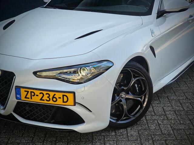 Alfa Romeo GIULIA 2.9 V6 Quadrifoglio / CARBON DAK / ADAPT. CRUISE / KERAMISCH /