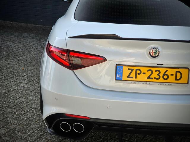 Alfa Romeo GIULIA 2.9 V6 Quadrifoglio / CARBON DAK / ADAPT. CRUISE / KERAMISCH /