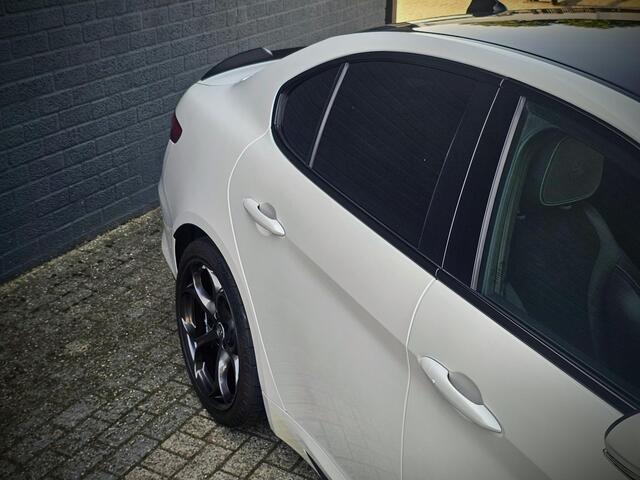 Alfa Romeo GIULIA 2.9 V6 Quadrifoglio / CARBON DAK / ADAPT. CRUISE / KERAMISCH /