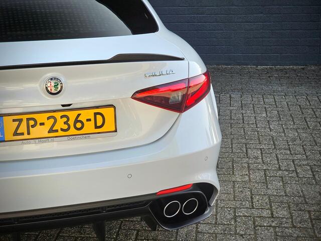 Alfa Romeo GIULIA 2.9 V6 Quadrifoglio / CARBON DAK / ADAPT. CRUISE / KERAMISCH /