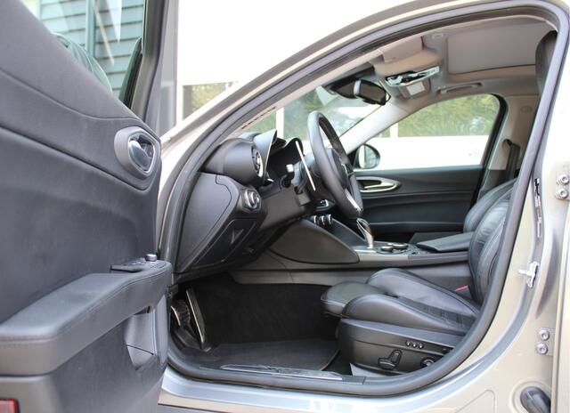 Alfa Romeo GIULIA 2.0 T 280Pk Q4 AWD Veloce | Panoramadak | Origineel NL