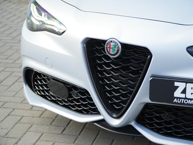 Alfa Romeo GIULIA 2.0 Turbo 280 PK Competizione Q4 AWD | Pano | Harman | 19"