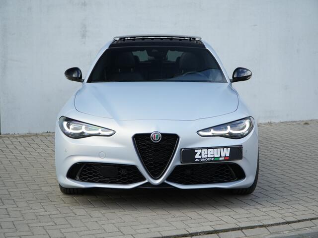 Alfa Romeo GIULIA 2.0 Turbo 280 PK Competizione Q4 AWD | Pano | Harman | 19"