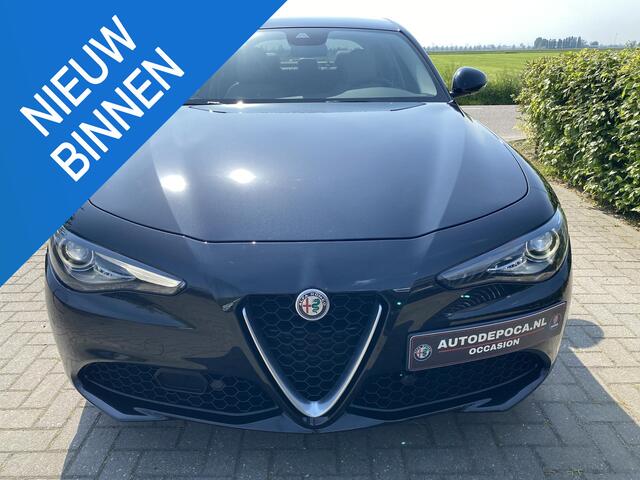 Alfa Romeo GIULIA 2.0 T Veloce stoelen 300 PK dealer auto!