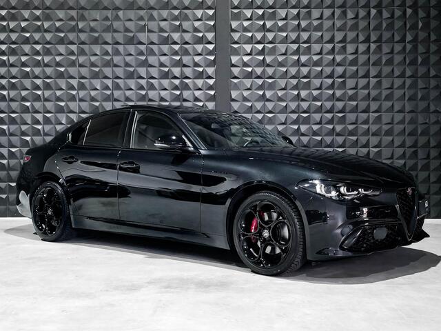 Alfa Romeo GIULIA 2.0 T 280pk AWD Veloce ALL BLACK | Pano | 19"| ACC | Matrix |Side | Memo | ACC |