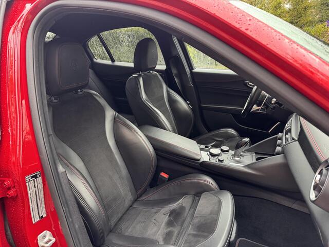 Alfa Romeo GIULIA 2.9 V6 Quadrifoglio 570 pk carbon