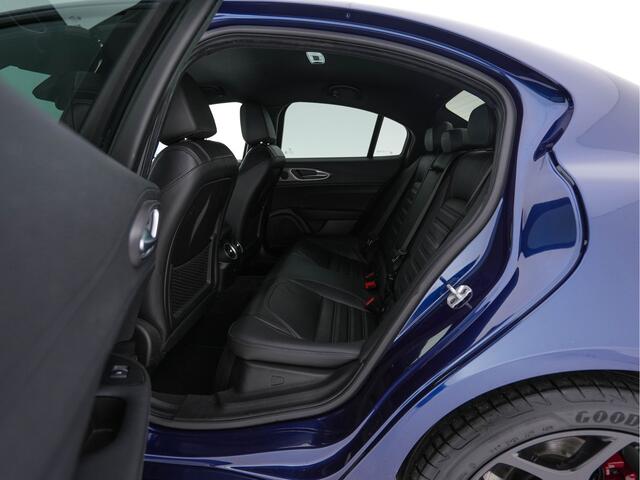Alfa Romeo GIULIA 2.0T B-Tech (INCL.BTW) Aut. *LUXURY-LEATHER | XENON | ADAPTIVE-CRUISE | MEMORY-PACK | HEATED-SPORTSEATS | KEYLESS | CAMERA | NAVI-FULLMAP | DAB+ | SHIFT-PADDLES | PRIVACY-GLASS | SHIFT-PADDLES | ECC | 18