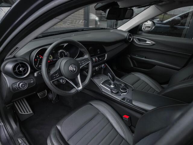 Alfa Romeo GIULIA 2.0T Super | Pano | 19"| Side | ACC | Memo | Camera |