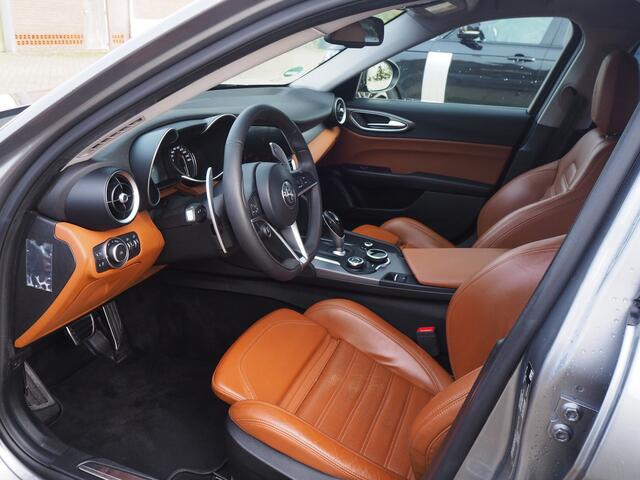 Alfa Romeo GIULIA 2.0 T AWD Veloce Q4 280PK - TREKHAAK -