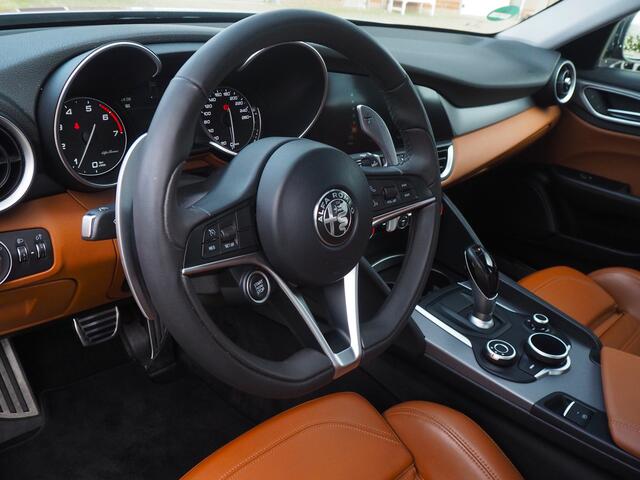 Alfa Romeo GIULIA 2.0 T AWD Veloce Q4 280PK - TREKHAAK -