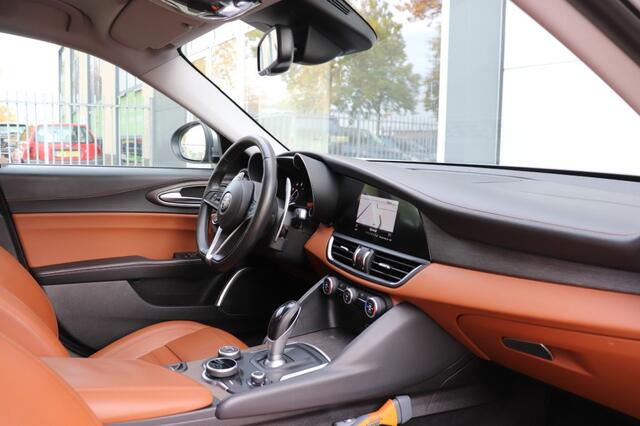 Alfa Romeo GIULIA 2.0T SUPER/ORIG.NL/BI-XENON AD./HARMAN KARDON/LEER/18