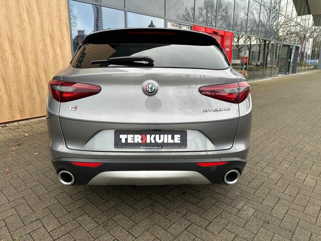 Alfa Romeo Stelvio 2.0 T AWD First Edition / Pano / 20 inch