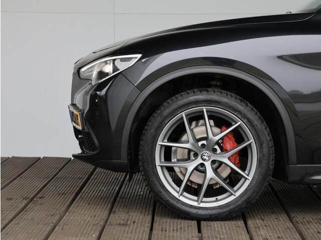 Alfa Romeo Stelvio 2.0 T AWD B-Tech | Pano-Dak | NL 100% onderhoud | Zeer compleet |