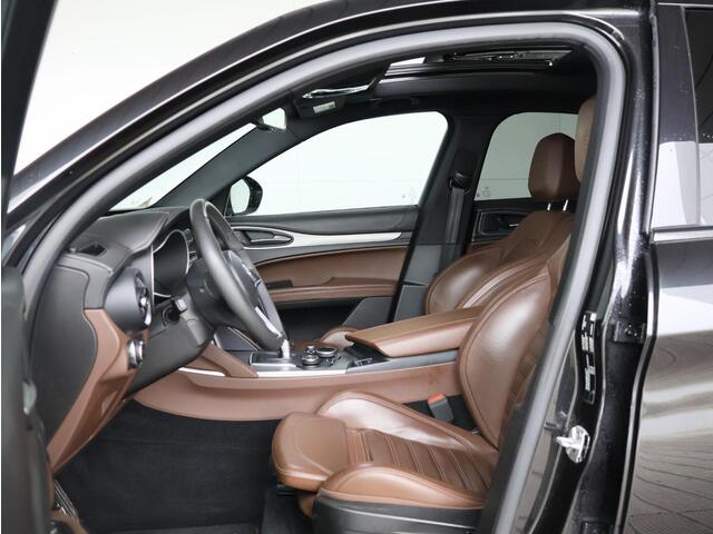 Alfa Romeo Stelvio 2.0 T AWD B-Tech | Pano-Dak | NL 100% onderhoud | Zeer compleet |