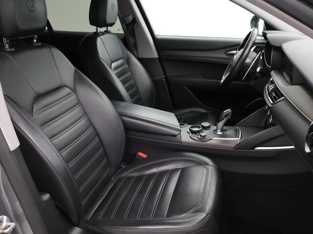 Alfa Romeo Stelvio 2.0T 280 PK AWD FIRST EDITION + 20 INCH | TREKHAAK | LEDER | STUURVERW. | STOELVERW. | CAMERA