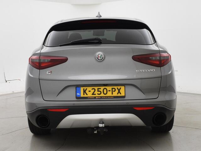 Alfa Romeo Stelvio 2.0T 280 PK AWD FIRST EDITION + 20 INCH | TREKHAAK | LEDER | STUURVERW. | STOELVERW. | CAMERA