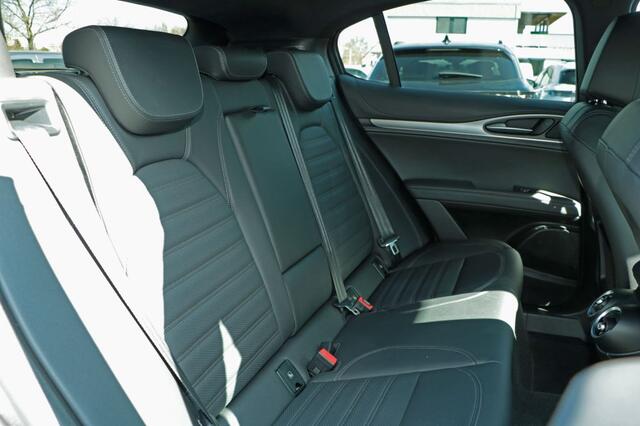 Alfa Romeo Stelvio 2.2 JTD AWD Sprint Q4 Veloce Pakket ACC Harman Kardon 20 Inch