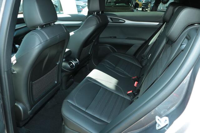 Alfa Romeo Stelvio 2.2 JTD AWD Sprint Q4 Veloce Pakket ACC Harman Kardon 20 Inch